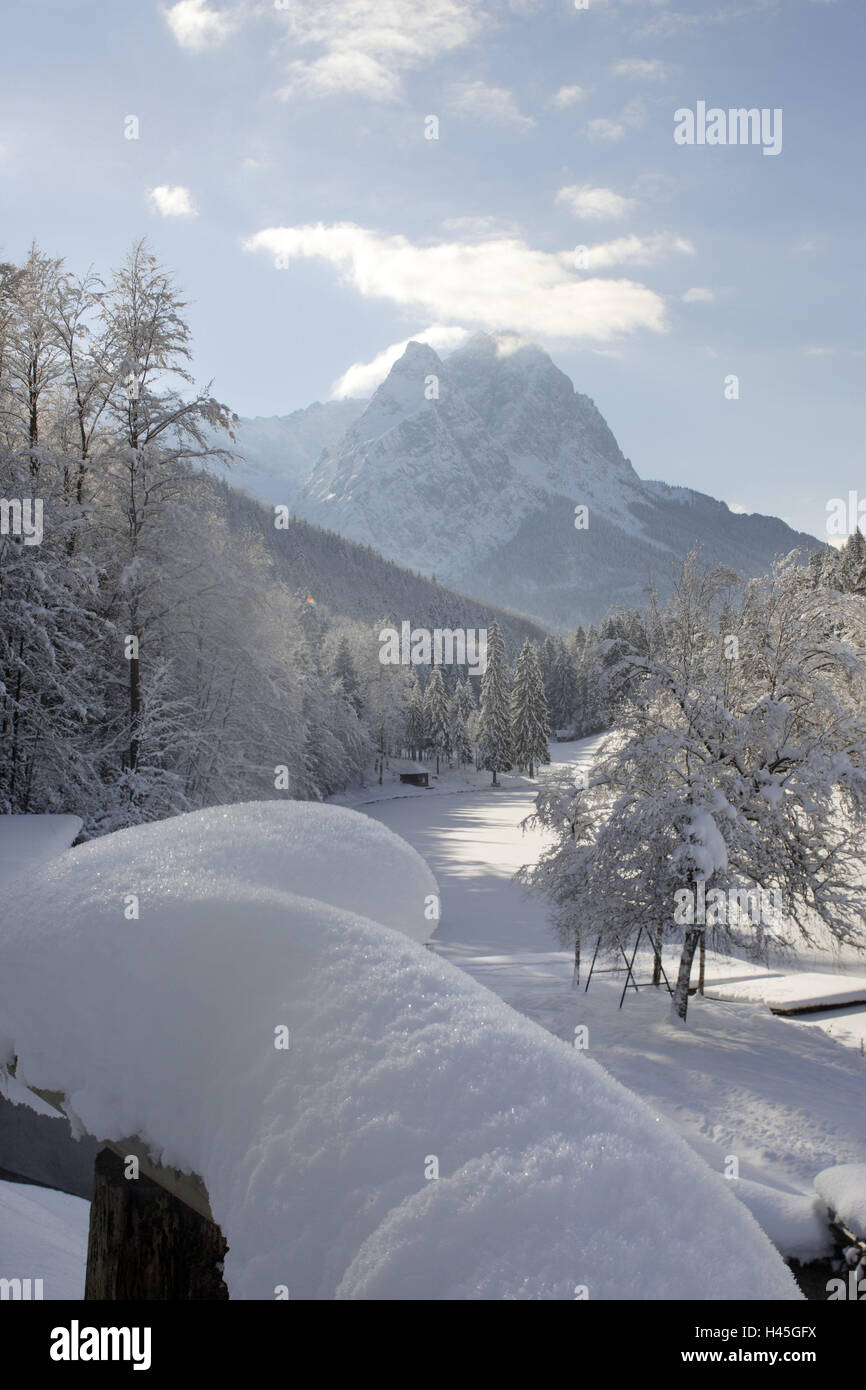 Deutschland, Bayern, Garmisch-Partenkirchen, Riessersee, Berglandschaft, Winter, Oberbayern, Werdenfelser, Ort, Bezirk, Berge, Garmisch, Bergspitzen, Waxenstein, Zugspitzes, See, iceboundly, Bäume, verschneiten, frischem Schneefall, Jahreszeiten, holiday Resort, Resort, Schnee, Kälte, Idylle, Ruhe, Stille, Winterlandschaft, niemand, Stockfoto