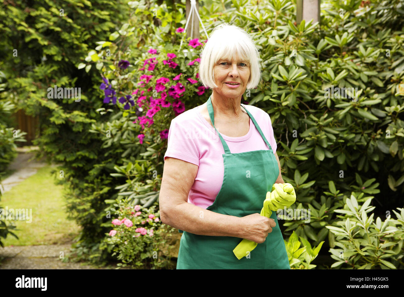 Senior, Schürze, Handschuhe, Garten, Porträt, Modell freigegeben, Leute