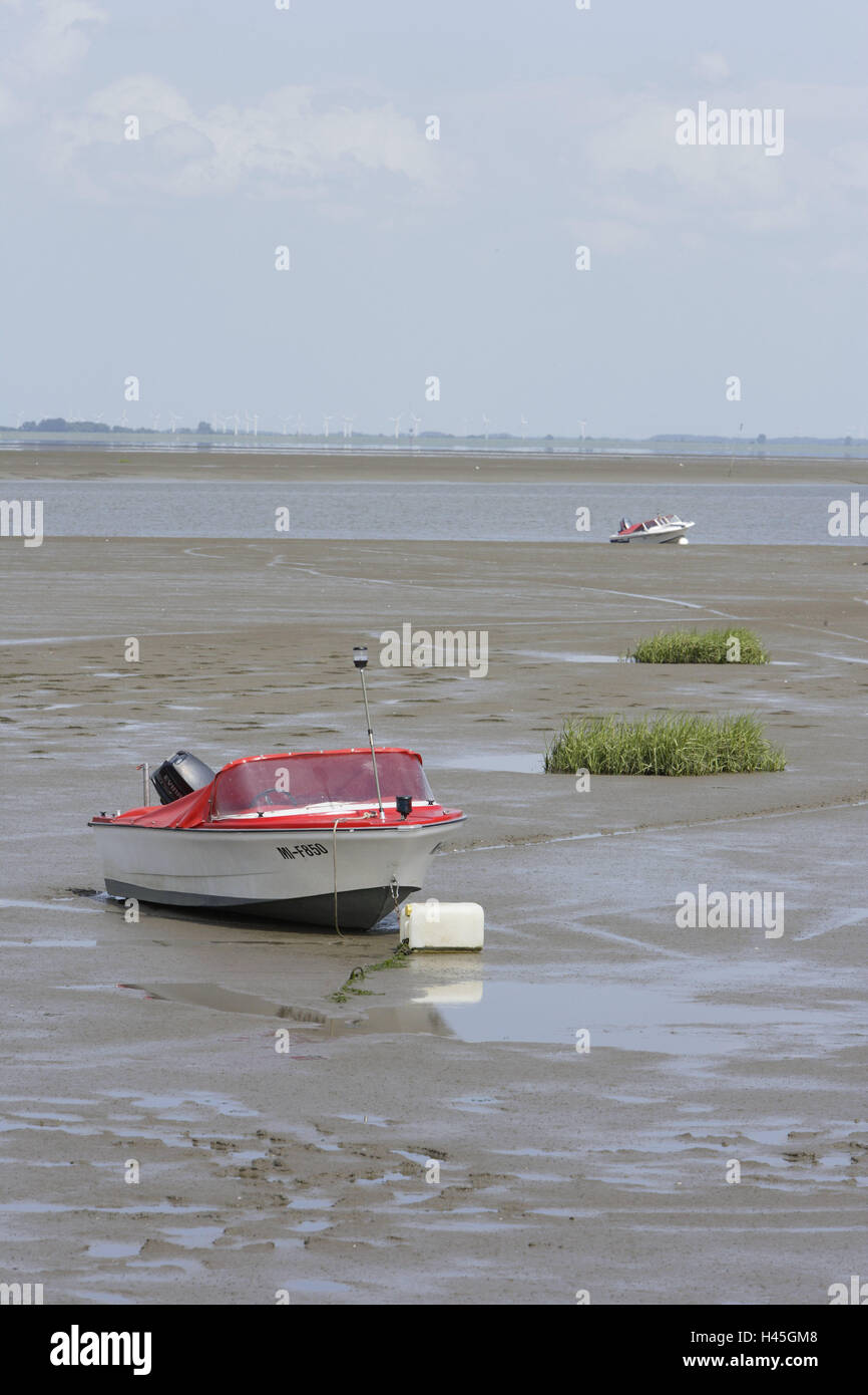 Deutschland, Niedersachsen, langweilen, der Nordsee, Watt, Stiefel, Sommer, Urlaub, Meer, Freizeit, Küste, Nordseeküste, Motorboote, Breite, Himmel, Watten, Navigation, Boje, Tideway, Niedrigwasser, Gezeiten, rot, Horizont, Rasen, Spiegelung, Windkraftanlagen, Schlamm, menschenleer, Stockfoto