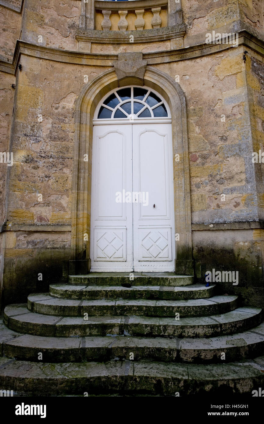 Frankreich, Bourgogne, Saone-et-Loire, Charolles, La Clayette, Corbigny, Chateau de Dree, Fassade, Seite Eingang, Treppe, Tür, Stockfoto