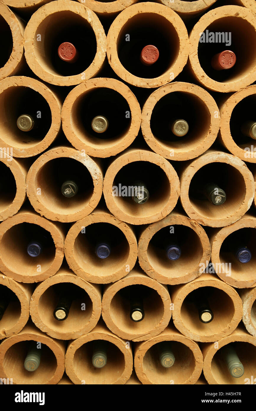 Weinregal, Ton, Flaschen Stockfotografie - Alamy