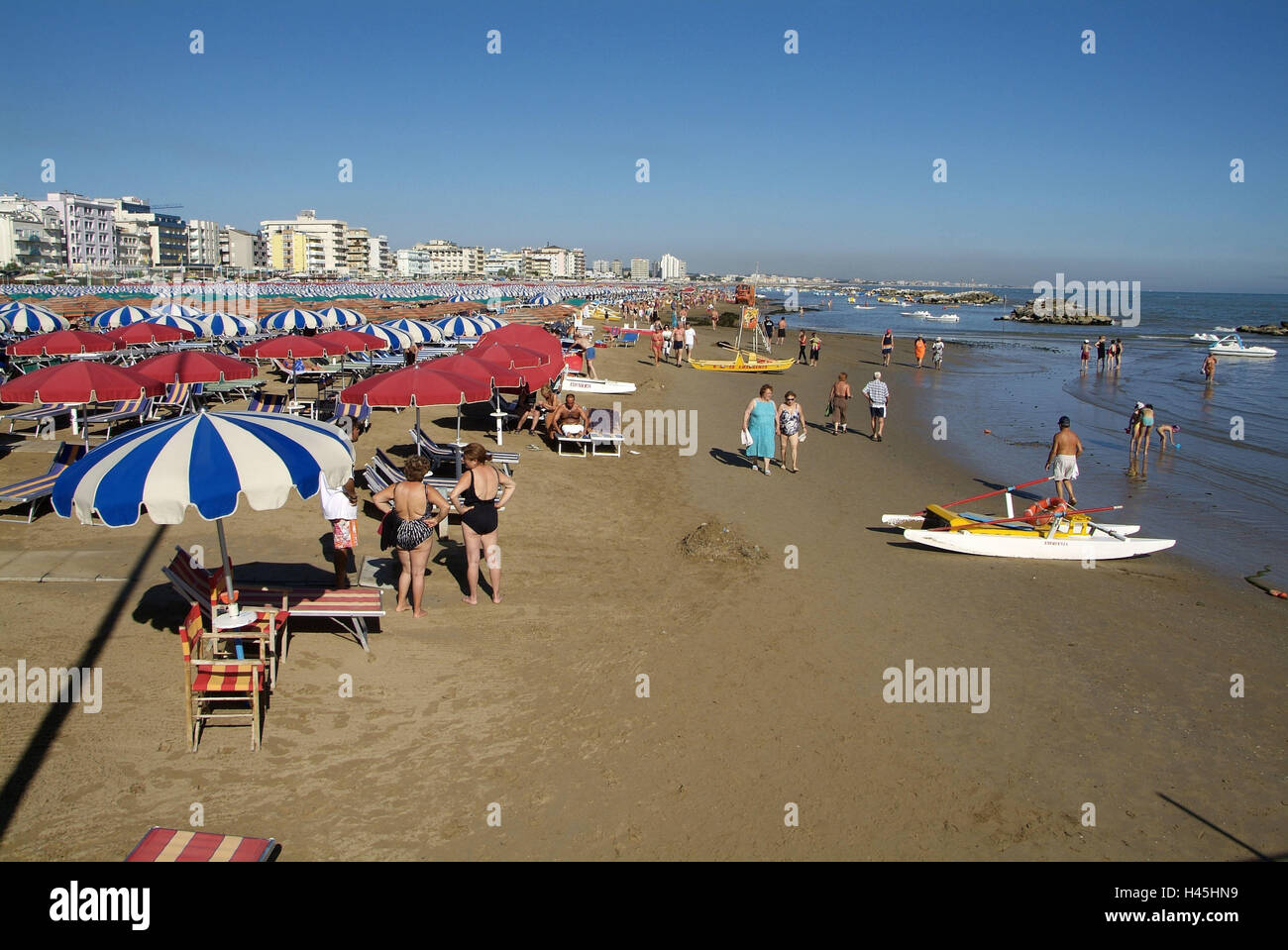 Italien Emilia Romagna Adria Cattolica Strand Touristen Stockfotografie Alamy