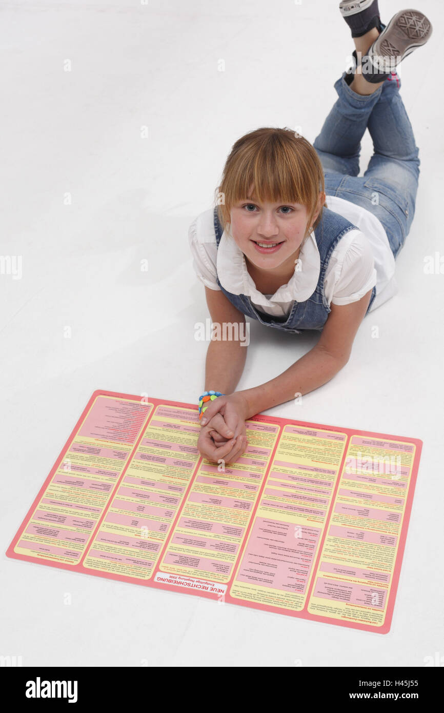 Mädchen, 12 Jahre, lernen, Kamera, High-Level aus den Augen zu sehen, Stockfoto