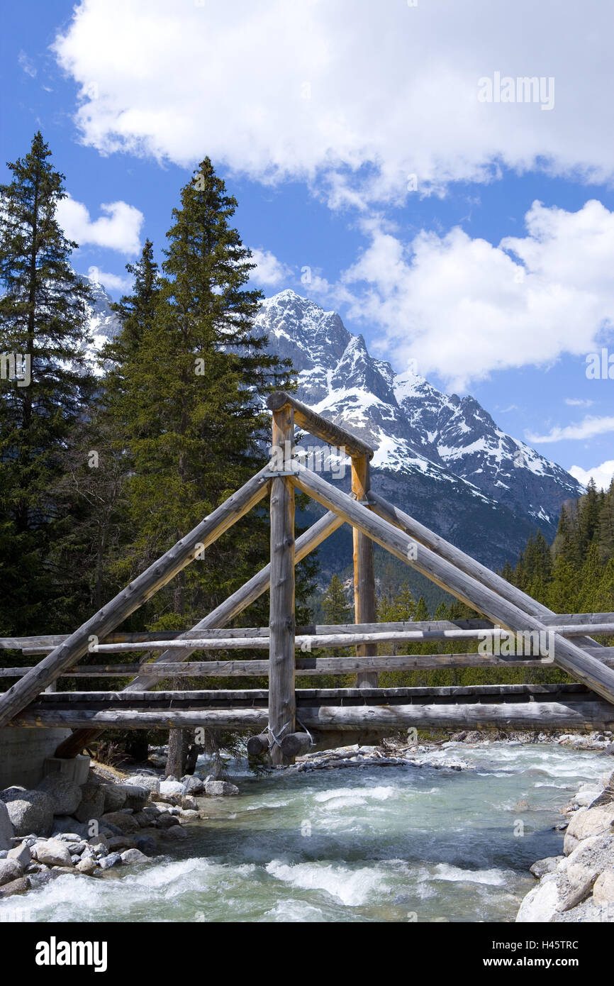 Schweiz, Bündner, Engadin, Unterengadin, Scuol, Schweizer Nationalpark, S-Charl, Fluss Clemgia, Holzbrücke, Stockfoto