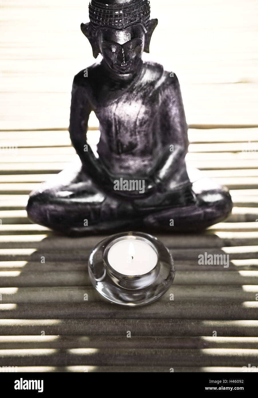 Buddha Figur, wärmeren Teelicht, Abendstimmung, Gegenlicht, asiatische, Buddha, Sit, Erholung, Kerzen, Candle-Light, Kerzenlicht, Schatten, Stockfoto