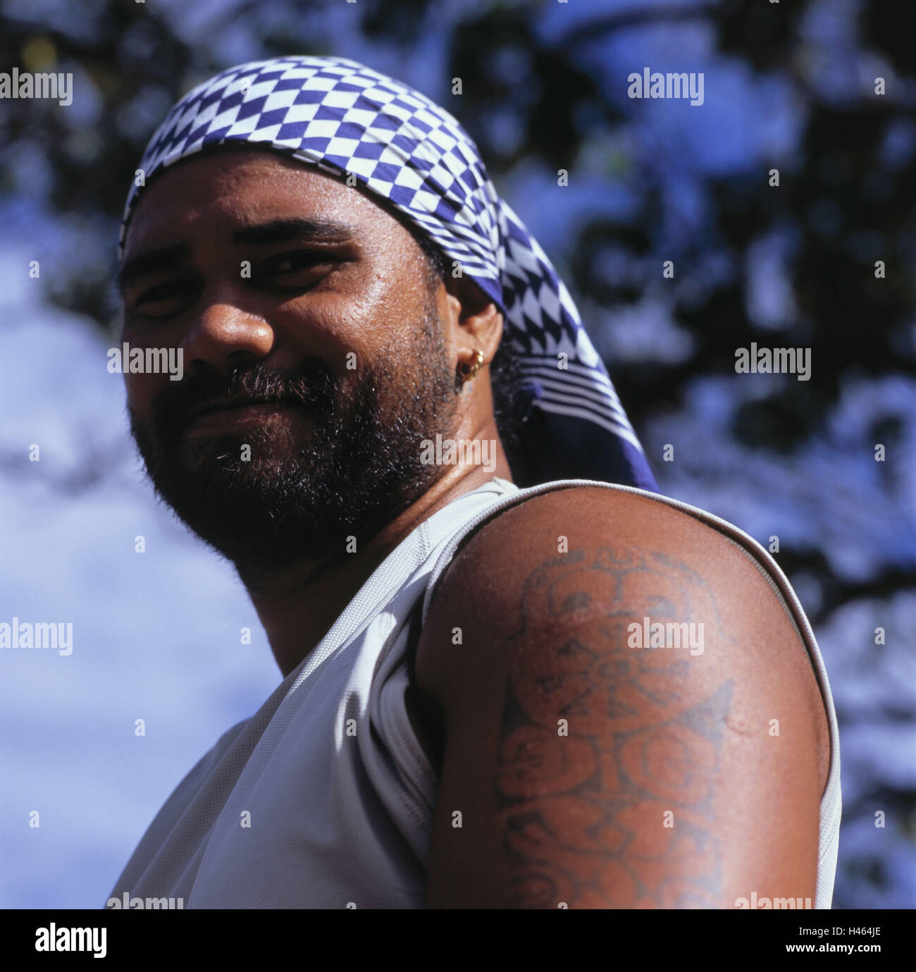 Französisch-Polynesien, Ua Huka, Mann, Kopftuch, Porträt, Person, lokal,  dunkelhäutige, Polynesian, oberen Arm, tattoo Stockfotografie - Alamy