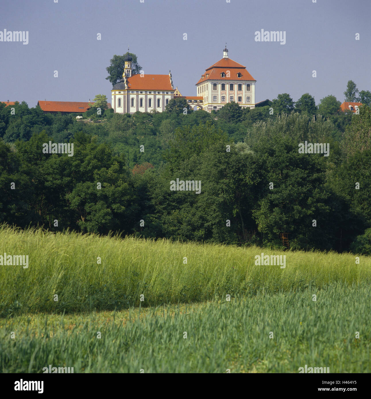 Deutschland, Bayern, Schwaben, Schloss führt nach Hause, verwunschen, Sommerresidenz, Gebäude, Barock, Landschaft, Bäume, grün, Felder, Deserted, Wiese, lokale Ansicht, Danube Wiesen, Hügel, Hügel, wolkenlosen, Holz, Stockfoto