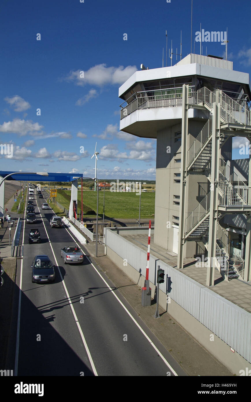 Deutschland, Schleswig - Holstein, Eiderstedt, Tönning, Eidersperrwerk, Turm, Brücke, Verkehr, Stockfoto