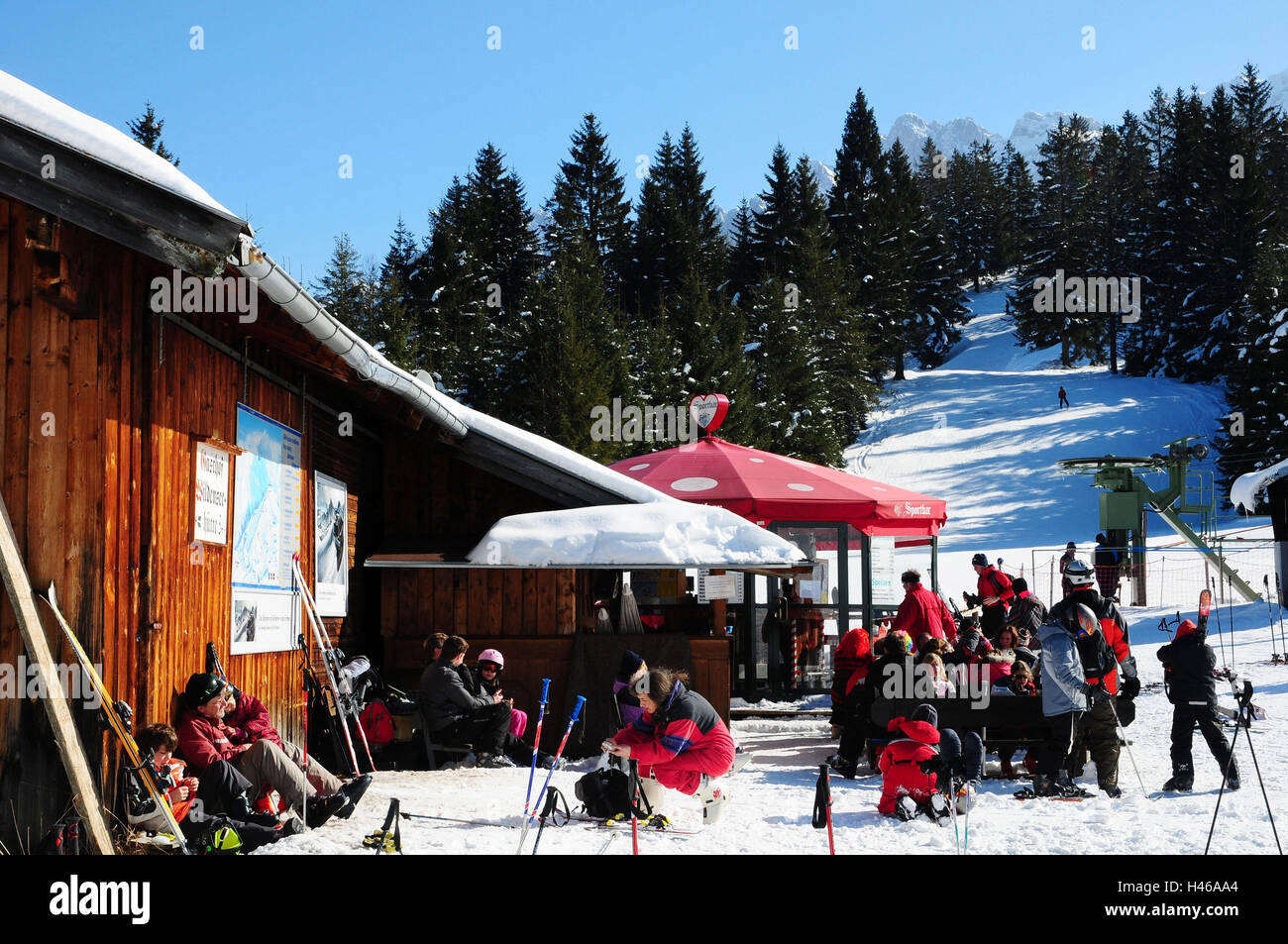 Deutschland, Bayern, Isartal, Skiliftstation, Savages See, Stockfoto