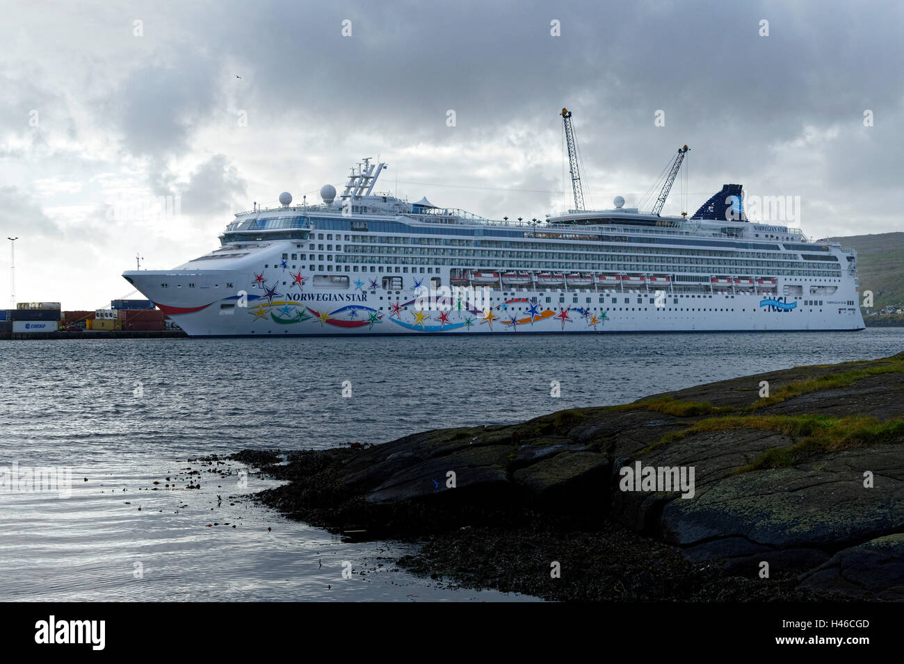 Norwegian Star Kreuzfahrtschiff im Hafen von Tórshavn, Streymoy, Färöer-Inseln, Nordatlantik, Europa Stockfoto