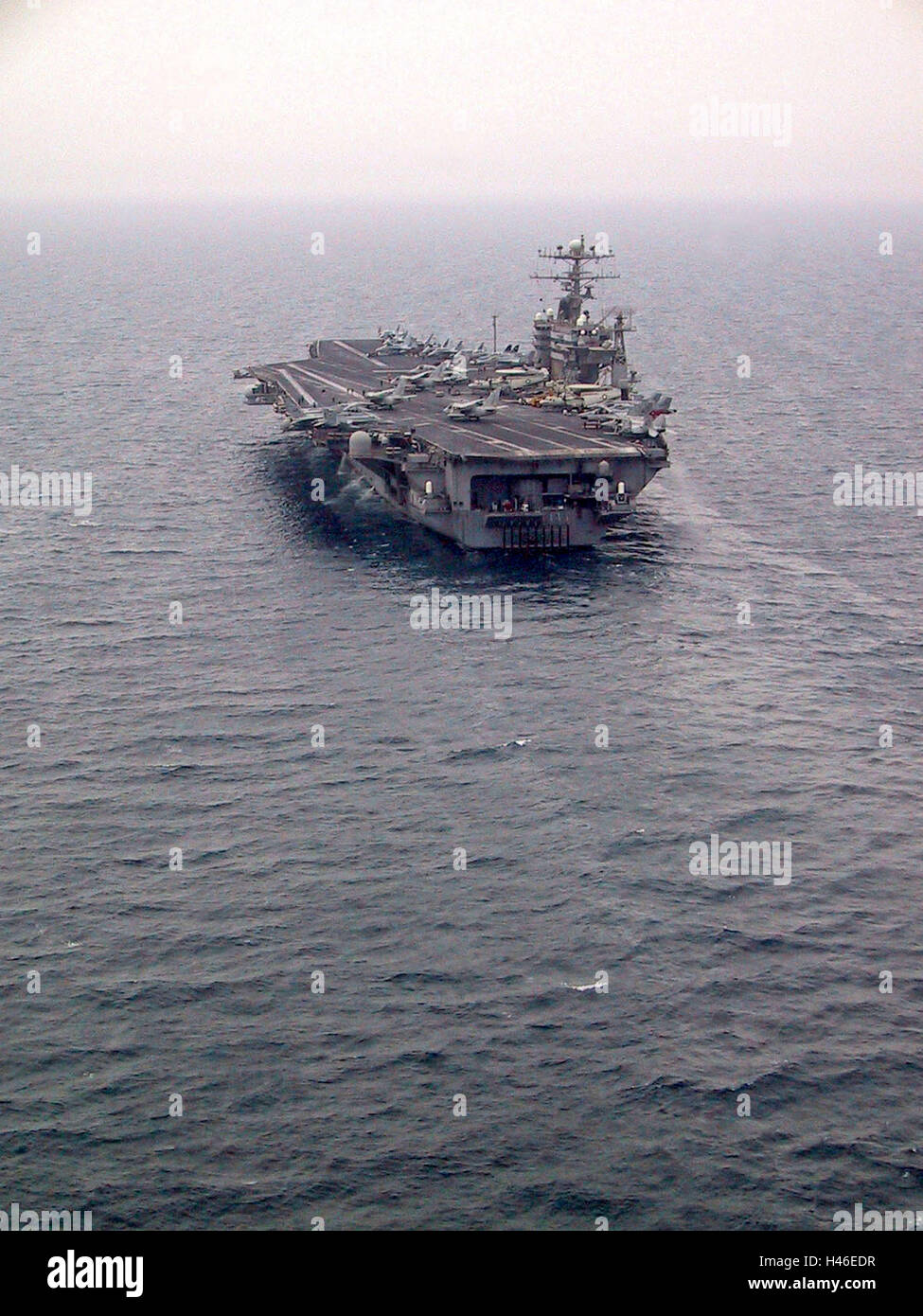 25. März 2003 Operation Iraqi Freedom: die USS Abraham Lincoln im Flugbetrieb im Persischen Golf. Stockfoto