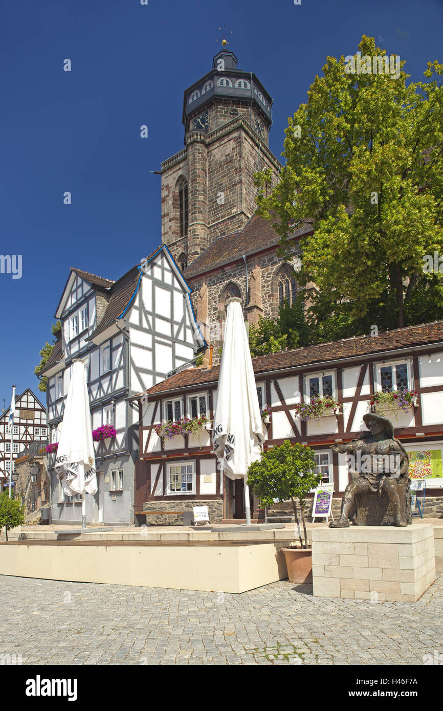 Deutschland, Hessen, Nordhessen, Wahlen Hessen Bergland, Homberg / Efze, Marktplatz mit Stadt Kirche St Mary Stockfoto