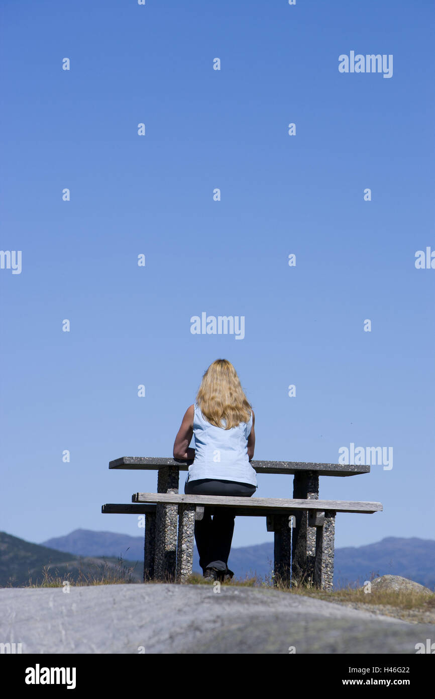 Frau, sitzen, Rest Bank, Blick, ein-hundert-Mark Bill, Himmel, Stockfoto