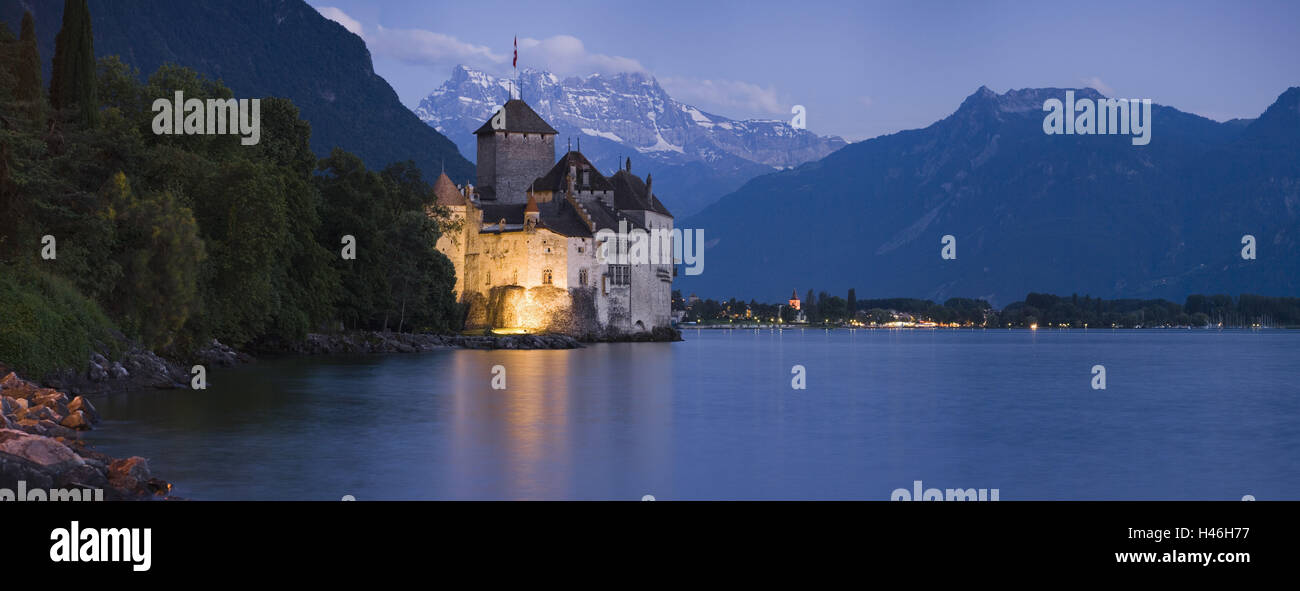 Schweiz, Waadt, Genfer See, Schloss Chillon, am Abend, Stockfoto