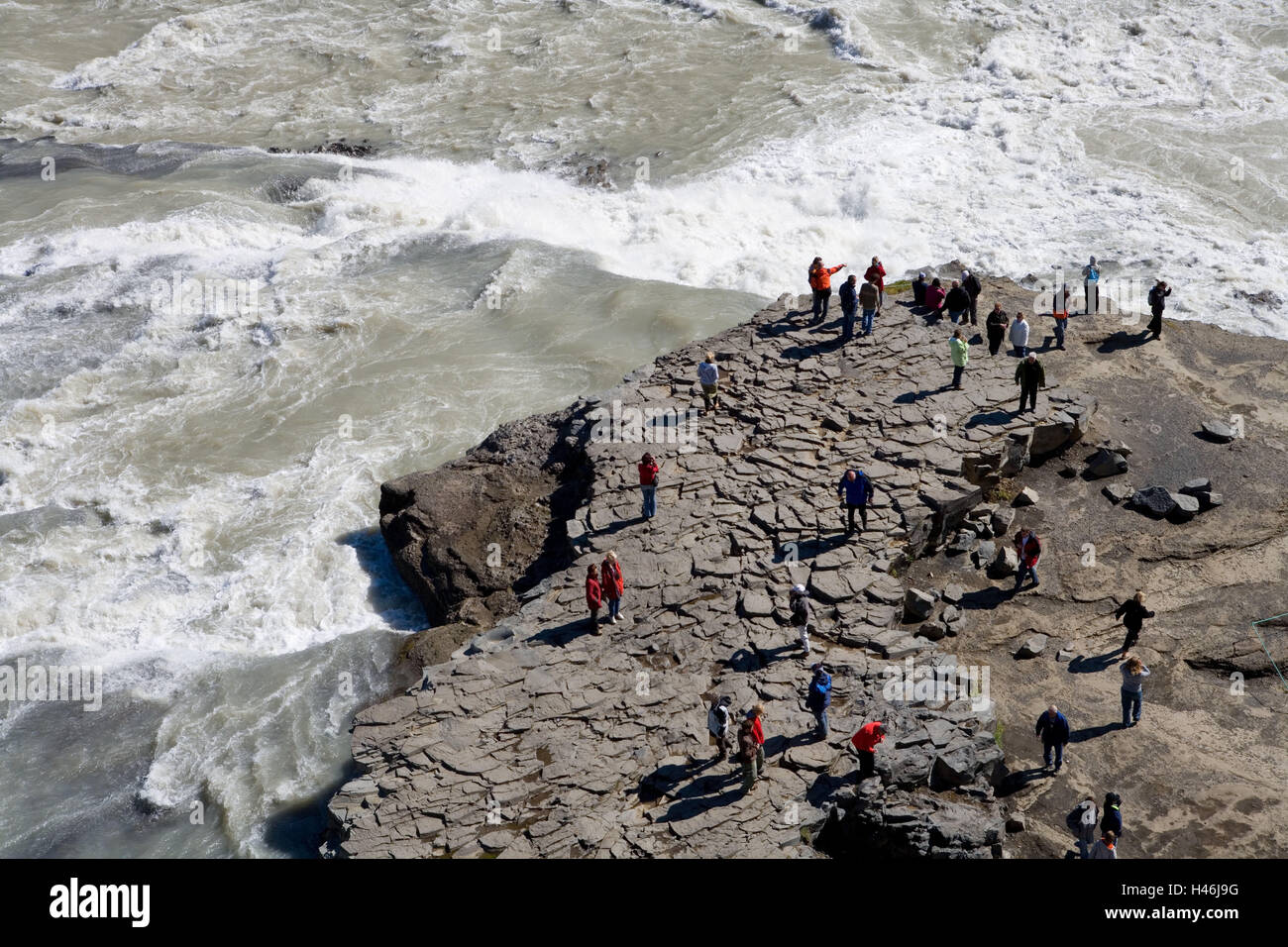 Island, Gullfoss, Wasserfall, Tourist, Galle Plattform, Übersicht, Europa, Island, Insel, Ziel, Ort von Interesse, Natur, Schauspiel Natur, Wasser, hetzen, Poltern, Fluss, Fels, Person, Tourismus, Landschaft, Fluss, Wasser Maßnahmen, Suche, Stockfoto