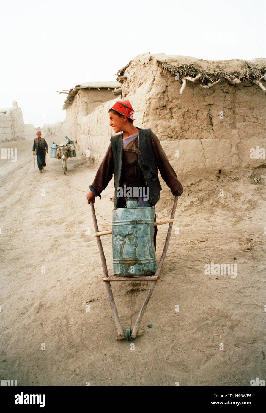 Afghanistan, junge, Lächeln, Schlitten, Lauf, Stockfoto