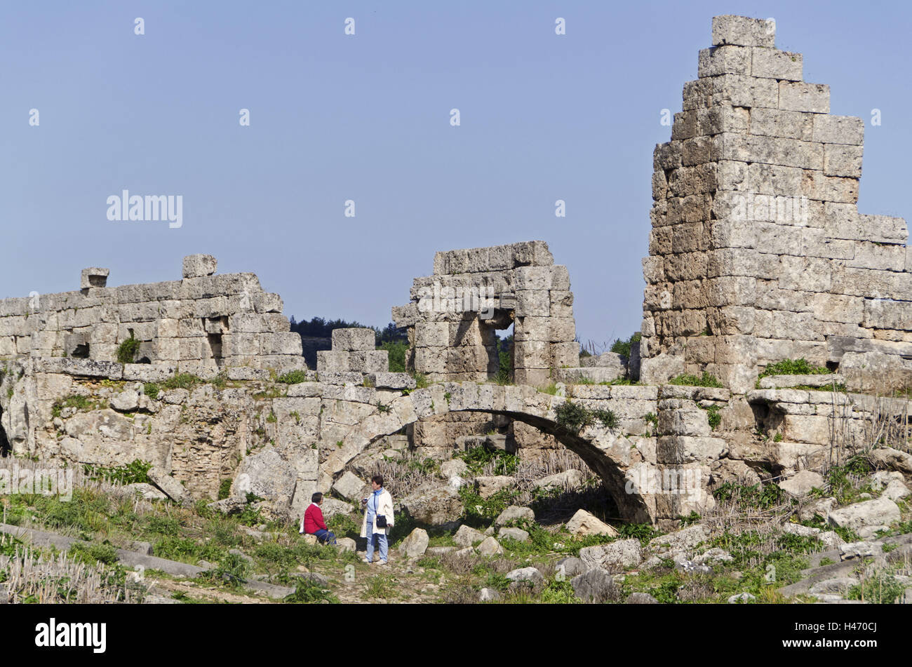 Türkei, Südküste, Provinz Antalya, Perge, Kirche Reste, Touristen, Stockfoto