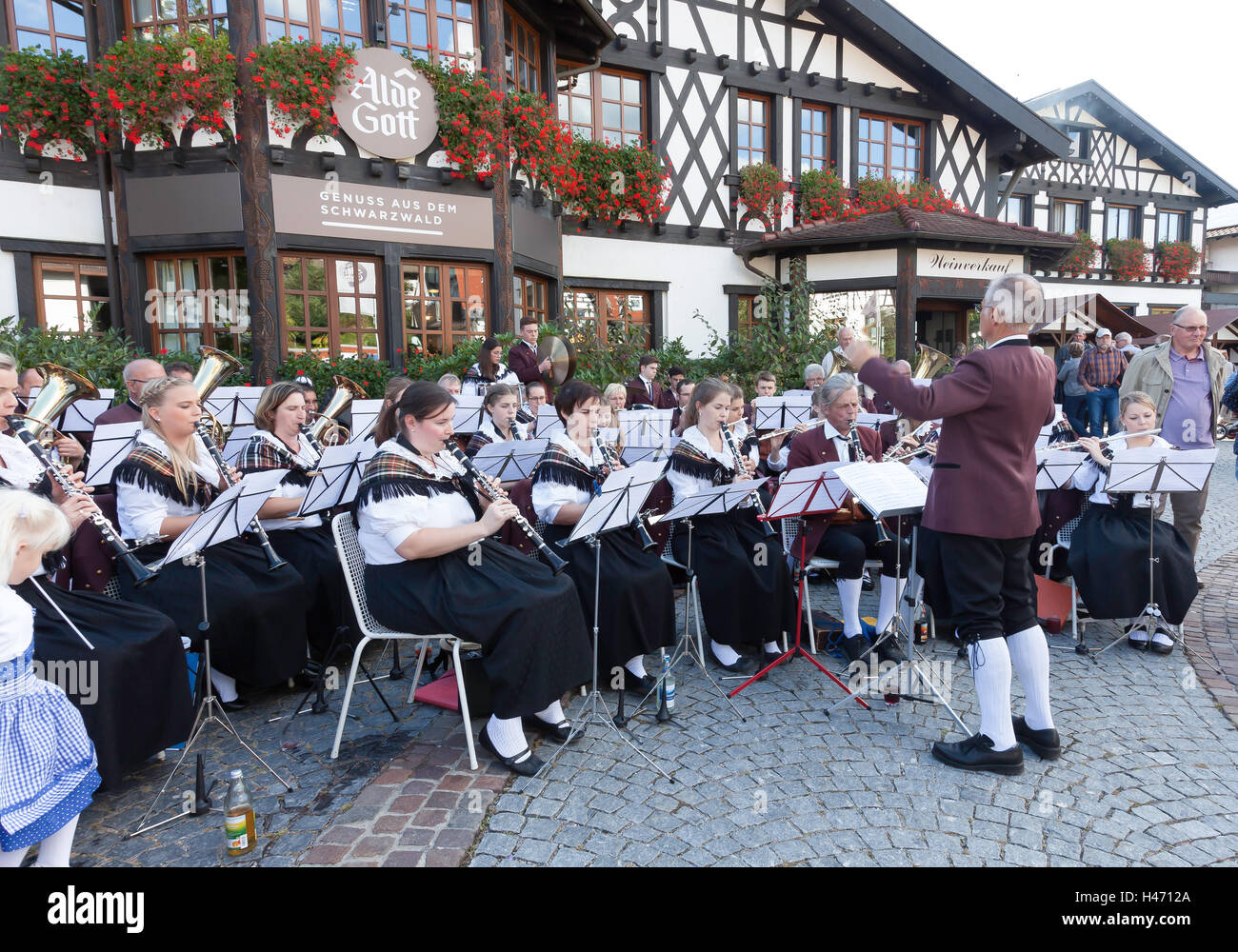 Thanksgiving-Weinlese-fest und traditionellen Trachtenumzug, Sasbachwalden, Schwarzwald, Baden-Württemberg, Deutschland Stockfoto