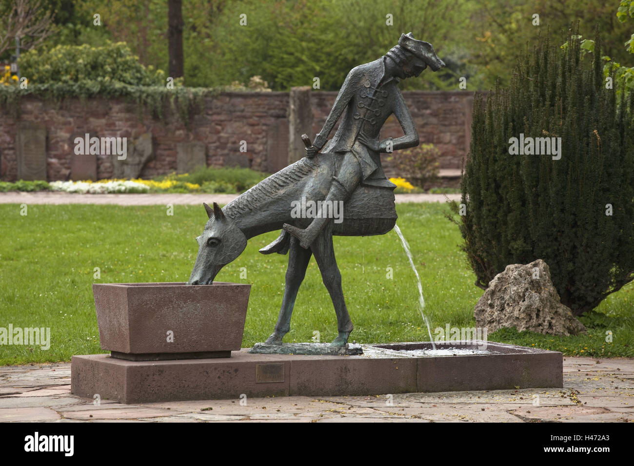 Deutschland, Niedersachsen, Bodenwerder an der Weser, Münchhausen-Denkmal, Brunnen, Stockfoto