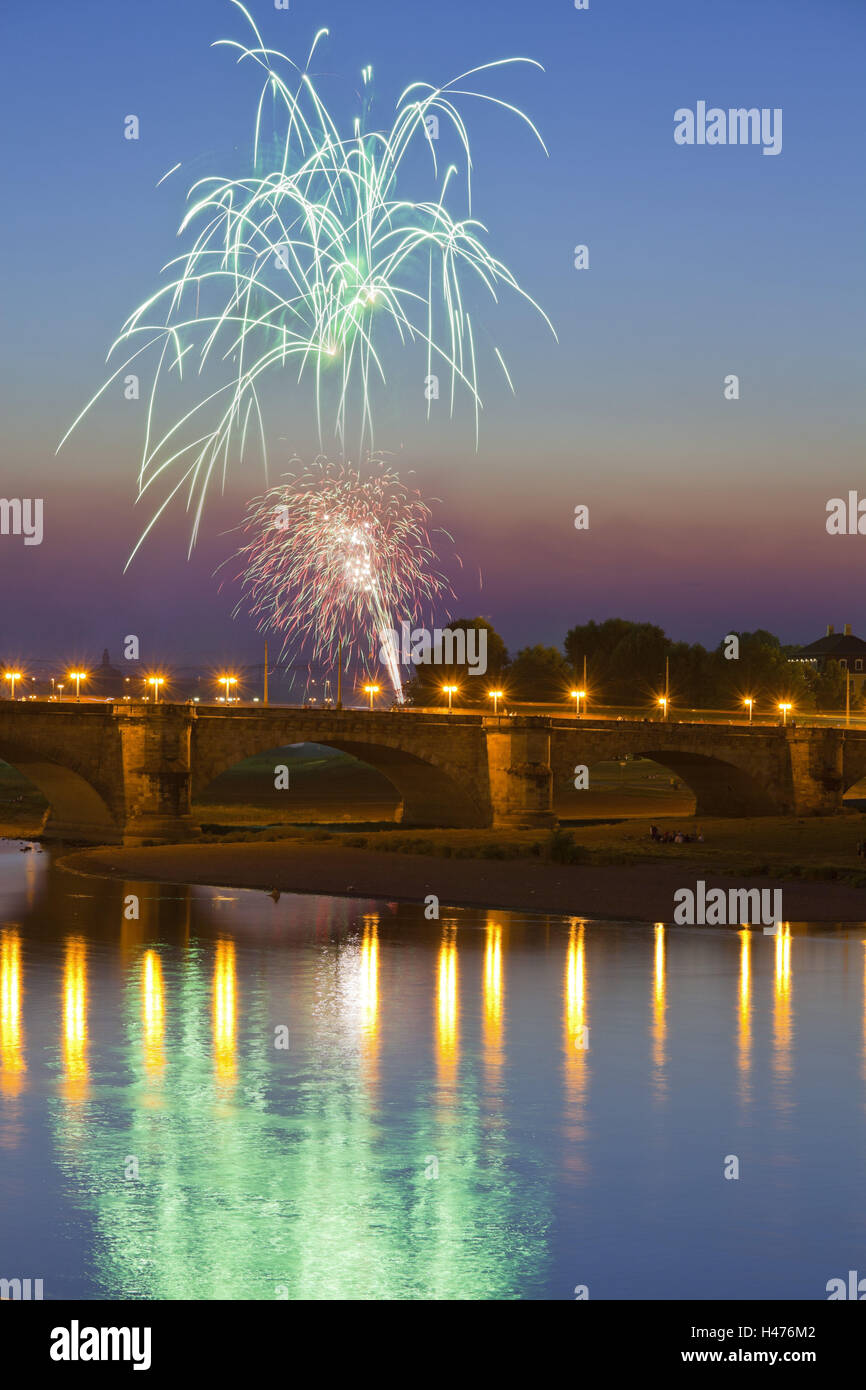 Deutschland, Dresden, "Marienbrücke" Brücke, Feuerwerk, Stockfoto
