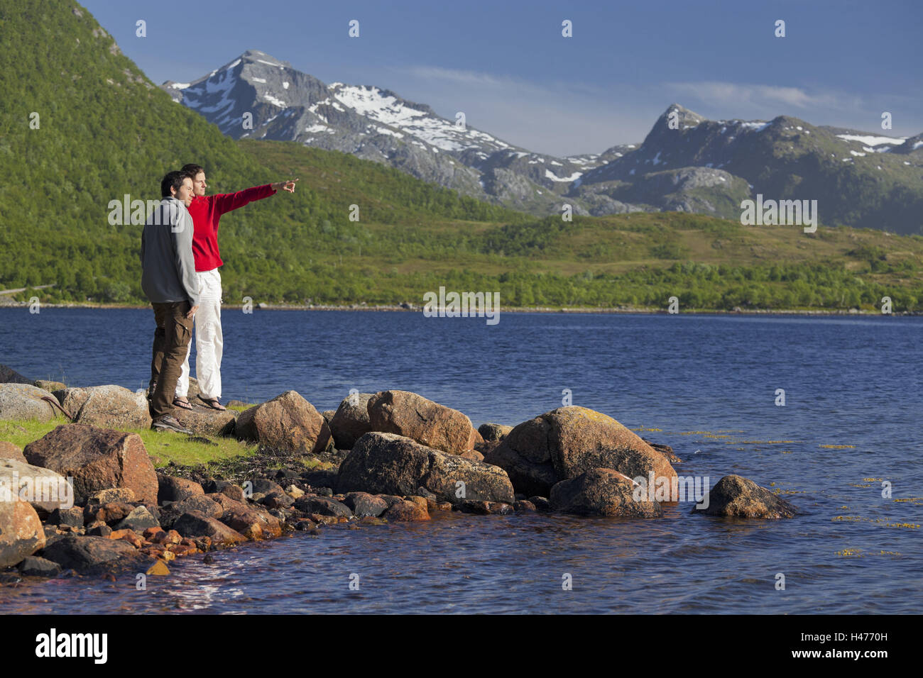 Norwegen, Land im Norden, Lofoten, Austvagoya, Morfjorden, paar, Stockfoto