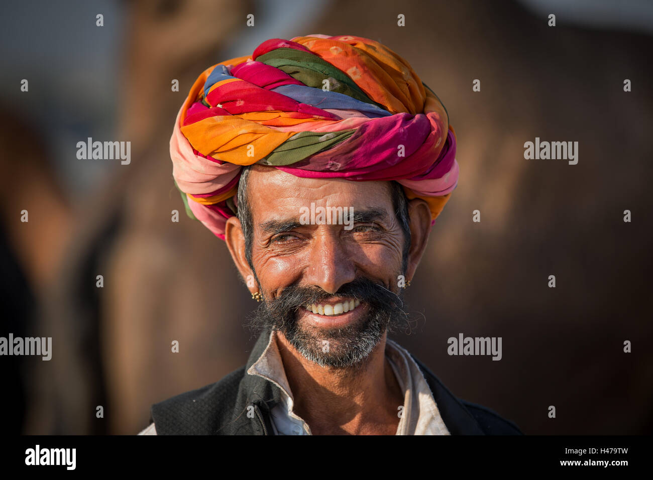 Porträt von einem Rajasthani und mit einem Turban, Pushkar, Rajasthan, Indien Stockfoto