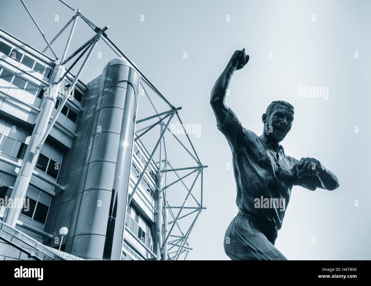 Statue von Newcastle Fußballspieler, Alan Shearer, wurde im September 2016 außerhalb Newcastles Stadion errichtet. Stockfoto