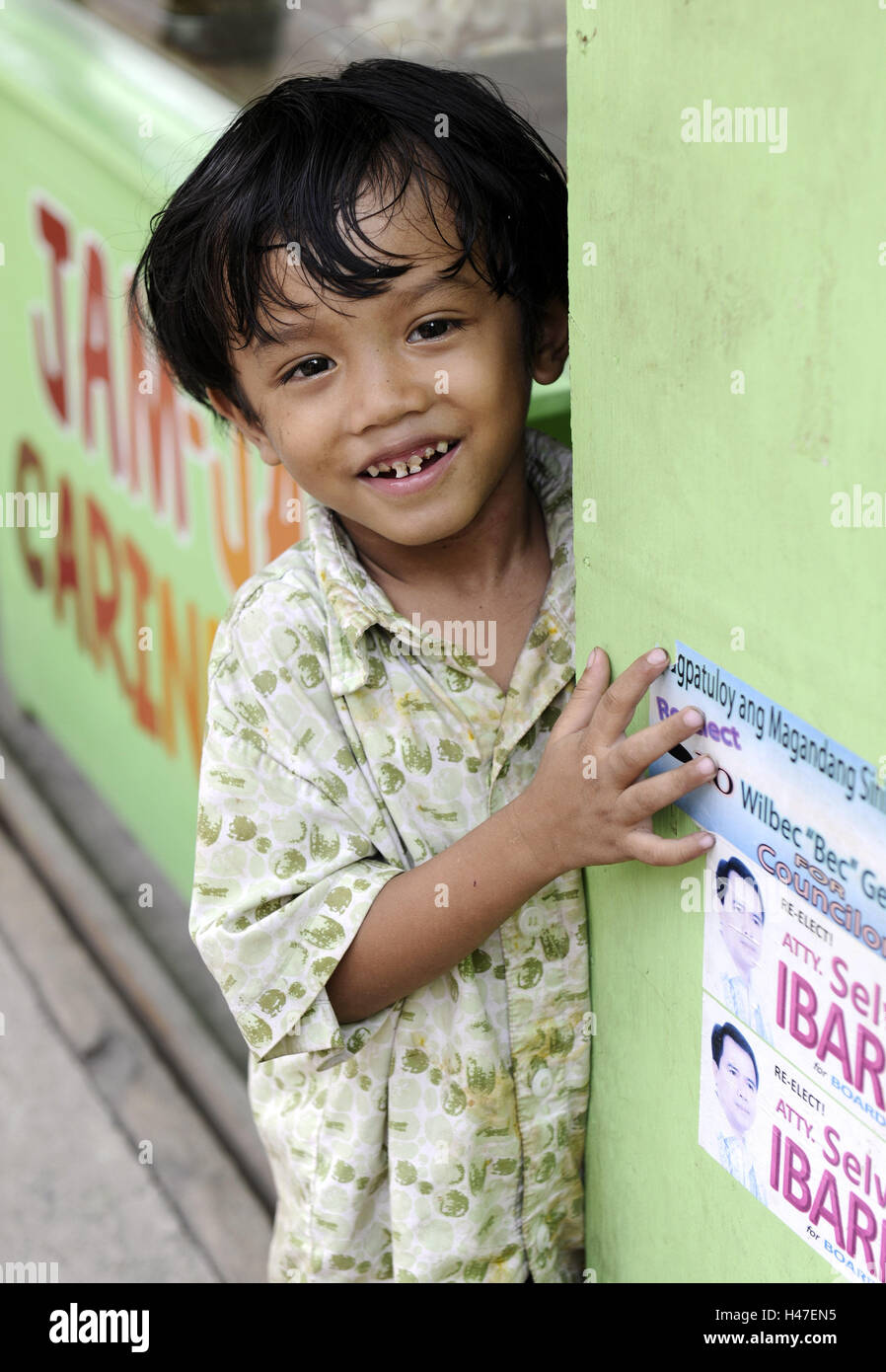 Die Philippinen, junge, Zahnräder, junge, Mensch, Kind, Zahnlücken, lachen, glücklich, hand, Wand, asiatisch, Porträt, Asien, Stockfoto