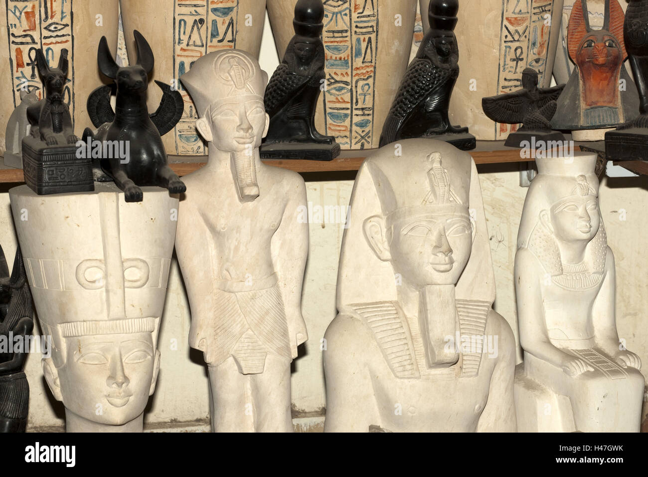 Ägypten, Luxor, Kunsthandwerk und Souvenirs im Souk, Stockfoto