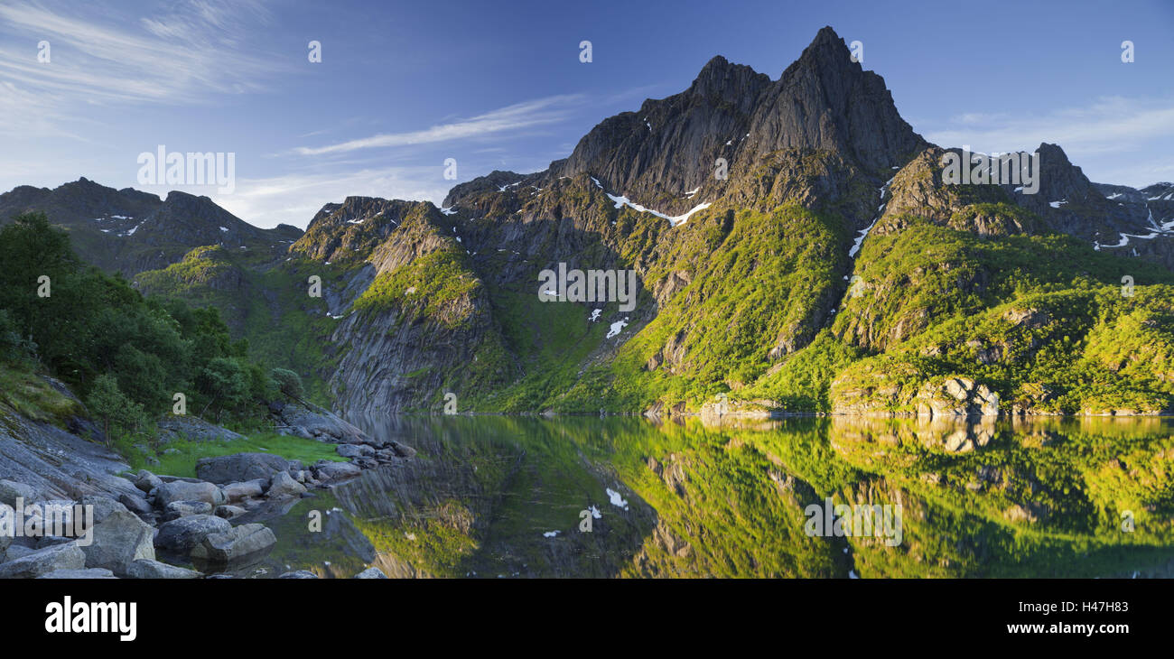Norwegen, Nordland, Lofoten, Austvagoya, Higravfjorden, Stockfoto