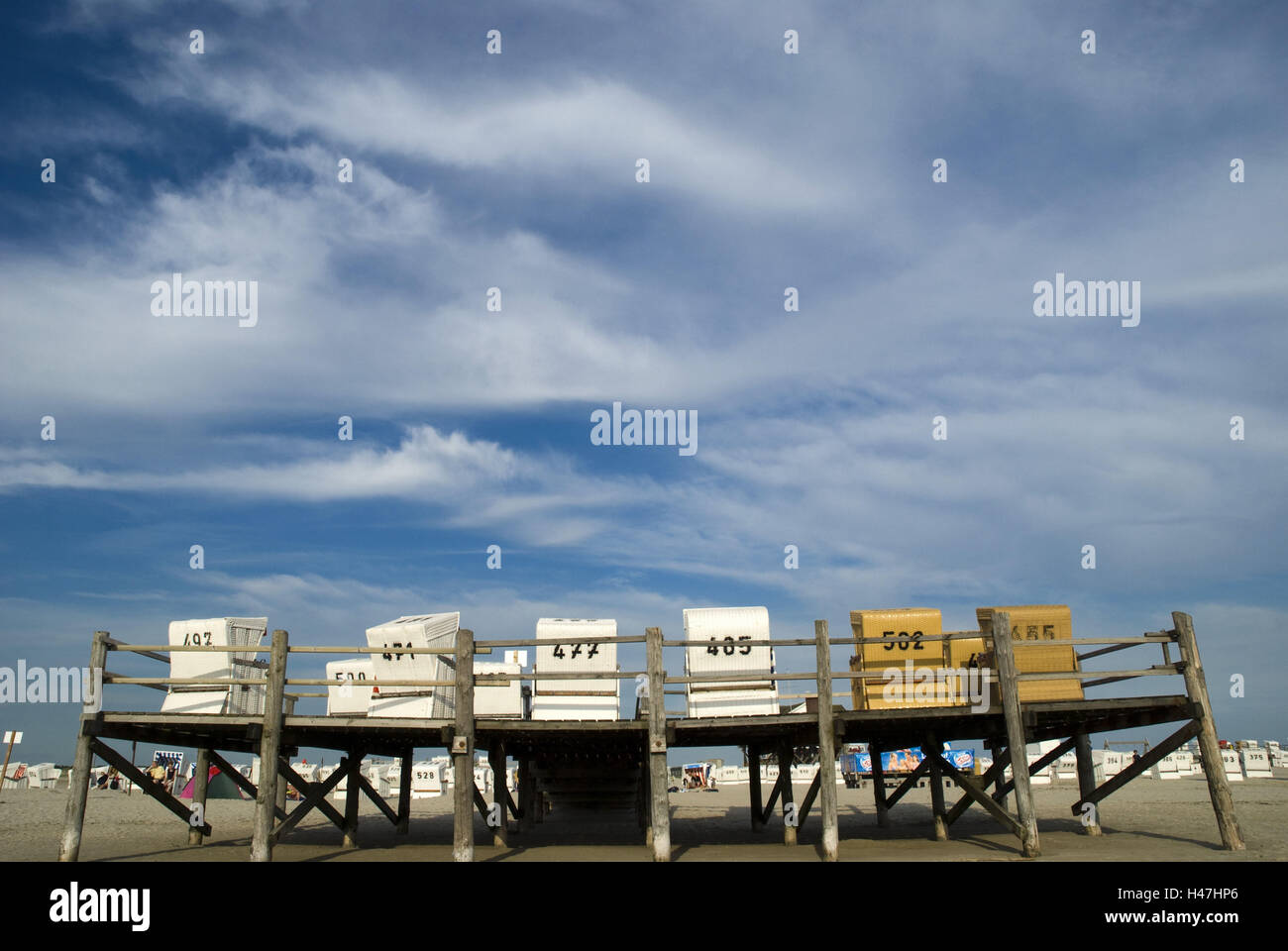 Liegestühle am Strand von St. Peter Ording (Dorf) Stockfoto