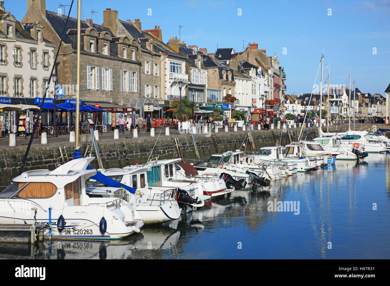 Frankreich, Bretagne, Loire-Atlantique, Kanton Le Croisic, Hafen, Stiefel, Europa, Architektur, Häuser, Gebäude, Reisen, Atlantik, Ozean, Meer, Wasser, Litoral, Fischerboote, niemand, Motorboote, Reflexion, Stockfoto