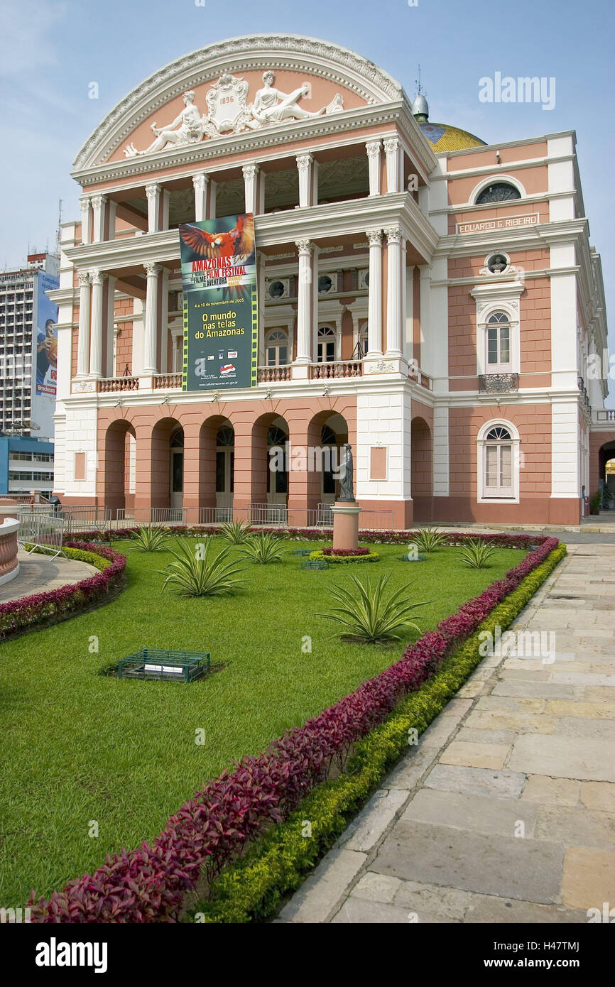 Brasilien, Manaus, Teatro Amazonas, park, Süd Amerika, Amazon Theater, Theater Gebäude, Theater, Oper, Opern, Oper Gebäude, Struktur, Architektur, Ort von Interesse, Park, Rasen, Skulptur, Reiseziel, Tourismus, Symbol, zu besuchen, Theater, Kultur, Erhaltung Denkmäler und historische Gebäude, Stockfoto