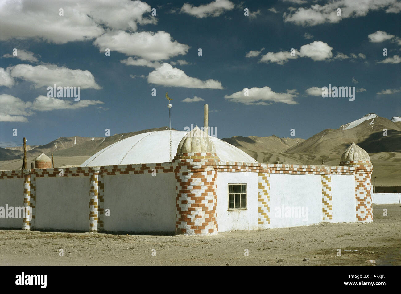 Tadschikistan, Pamir, Alichur, Moschee, Berge, bewölkter Himmel, Asien, Mittelasien, Zentralasien, hohen Bergland, Hochgebirges, Pamir-Gebirge, Kultur, Religion, glauben, islamische, Islam, Gebäude, Kirche, Bethaus, Kuppel, Architektur, niemand, Landschaft, im Außenbereich Stockfoto