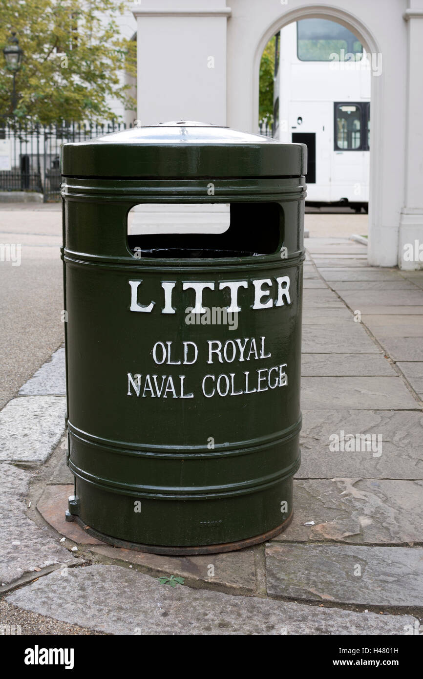 Wurf bin, Old Royal Naval College in Greenwich, London, UK Stockfoto