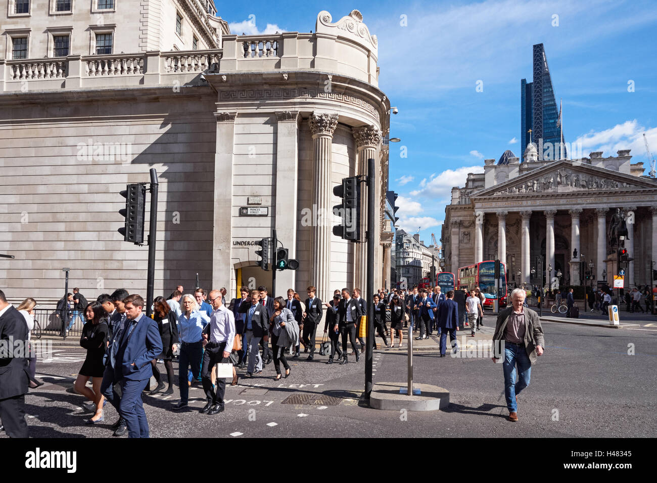 Bank-Kreuzung mit der Bank of England und der Royal Exchange in London, England, Vereinigtes Königreich UK Stockfoto