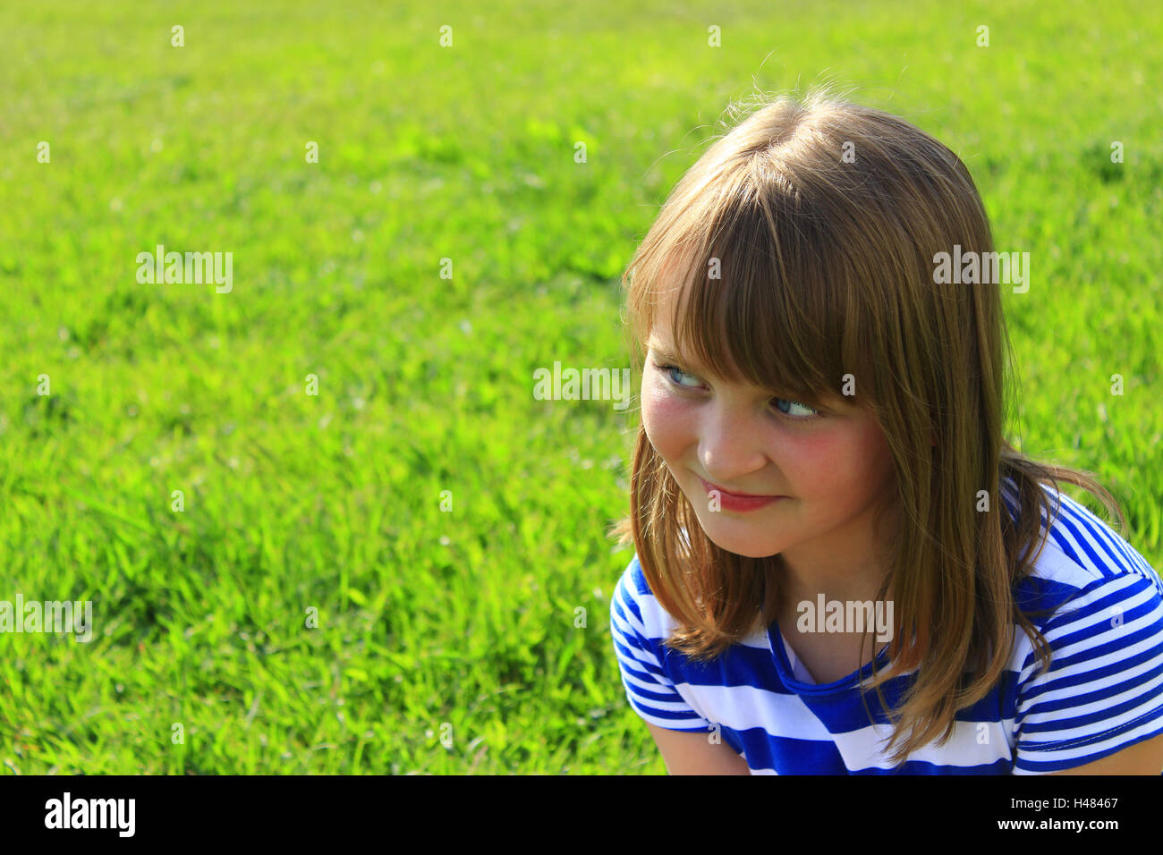 Porträt des Mädchens mit der Suche mit Erstaunen Stockfoto