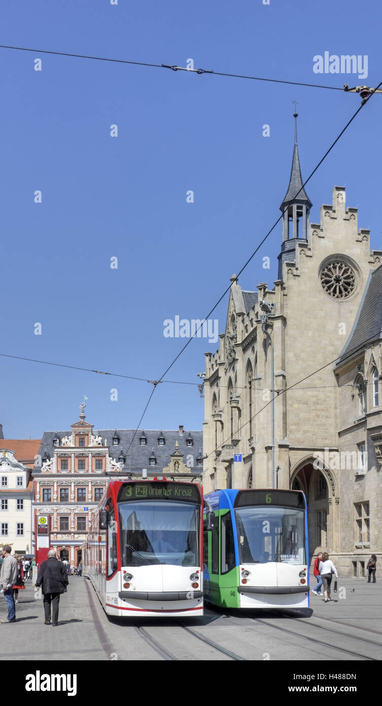 Deutschland, Thüringen, Erfurt, Raum, Häuser, Straßenbahnen, Fußgänger, Stockfoto