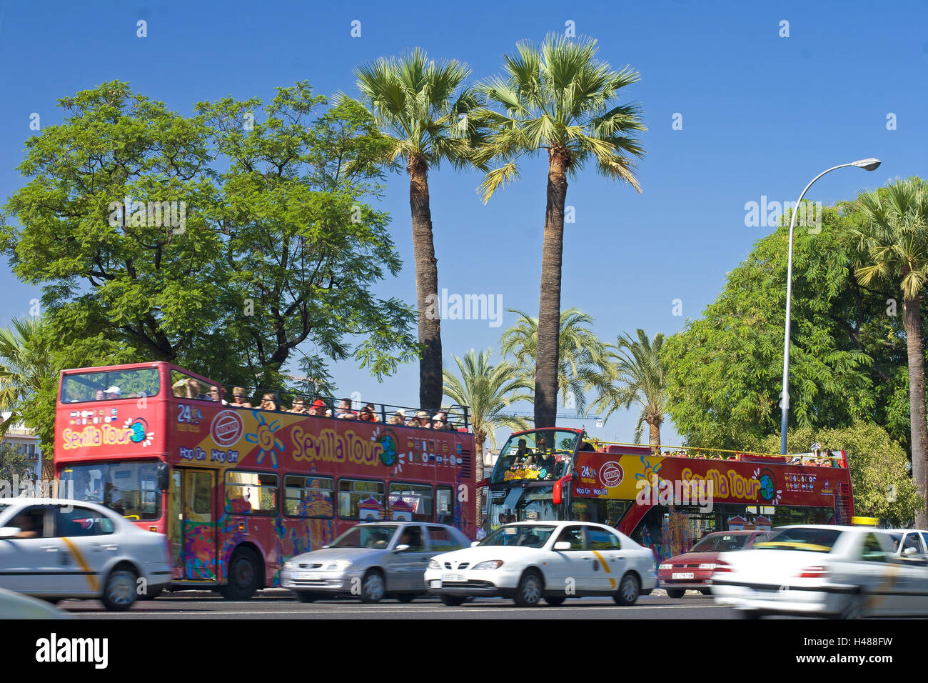 Spanien, Andalusien, Sevilla, Stadtrundfahrten, touristische Busse Stockfoto