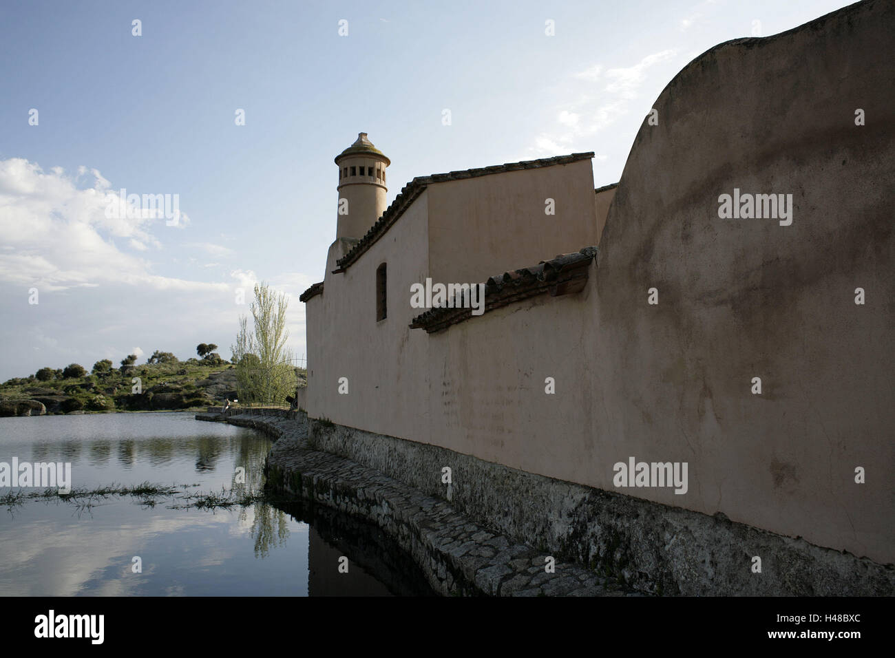Spanien, Ex-Diärese Dura, batch Barruecos, Naturpark, Malpartida de Cáceres, Museo Vostell Malpartida, Gewässer, Natur Naturschutzgebiet, See, Gebäude, Museum, Museumsbau, Museenviertel, Kunst, Kultur, Wolf Vostell Museum, Museum-Wolf-Vostell-Malpartida, MVM, Malpartida de Caseres, defensive Wand, Riverus, Riverus Kunst, Abendlicht, Stockfoto
