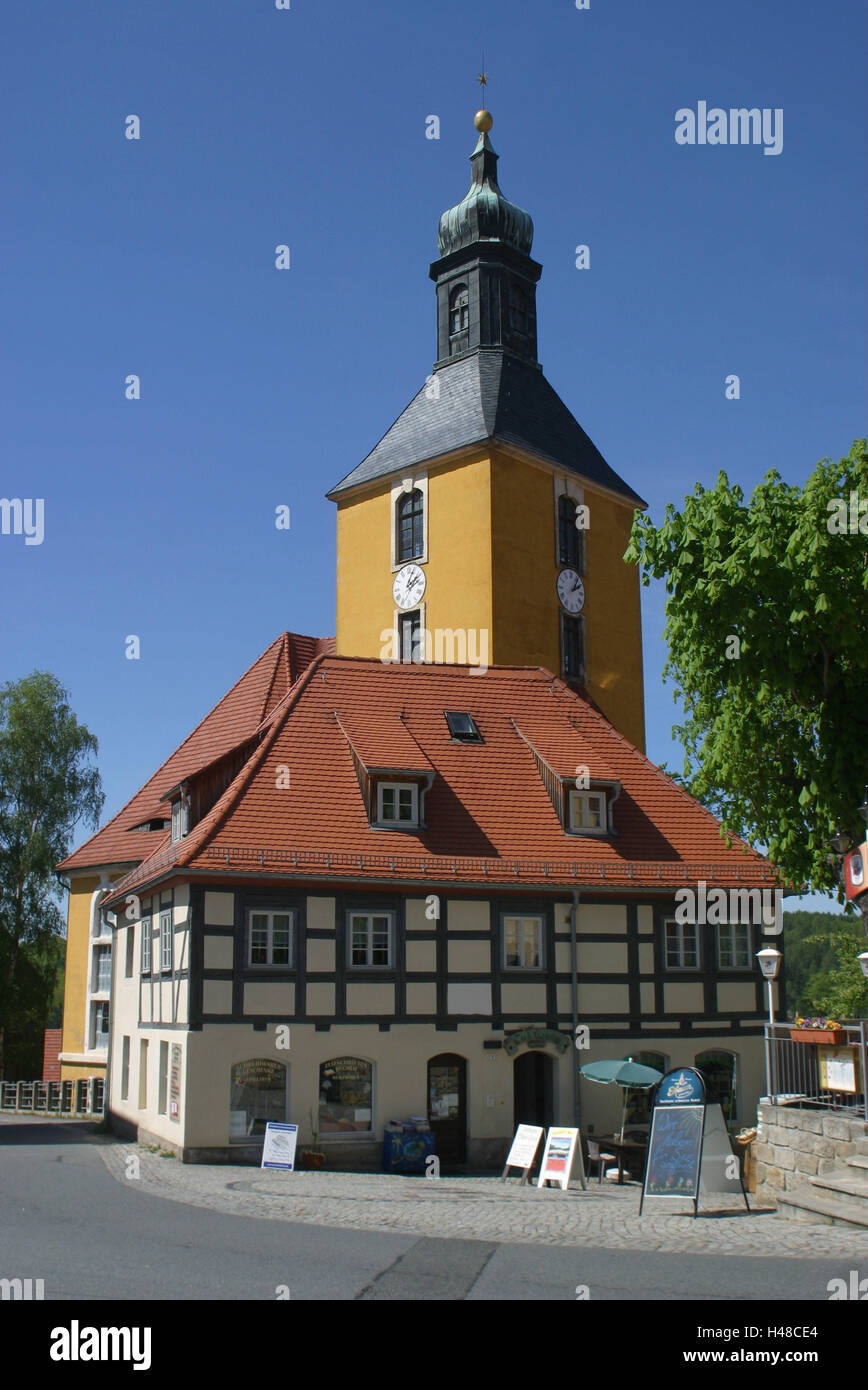 Deutschland, Sächsische Schweiz, Travestie Stein, Stadtkirche, sächsische, Fachwerk Haus, Kirche, Pfarrkirche, Kirchturm, gelb, barocke Kirche, Architektur, Ort von Interesse, Reiseziel, Tourismus, Stockfoto