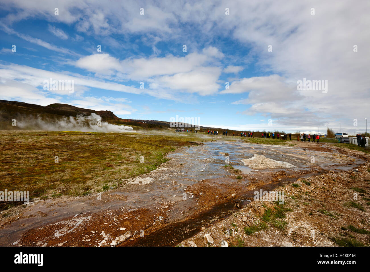 chemischen und geologischen Ablagerungen, verursacht durch Geysir Wasser Überlauf Geysir Island Stockfoto