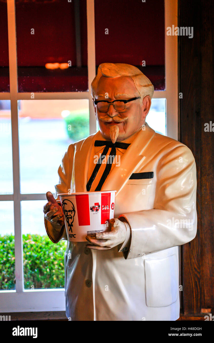 KFC Colonel Sanders Statue innerhalb der Harland Sanders KFC Cafe und  Museum in Corbin, Kentucky Stockfotografie - Alamy