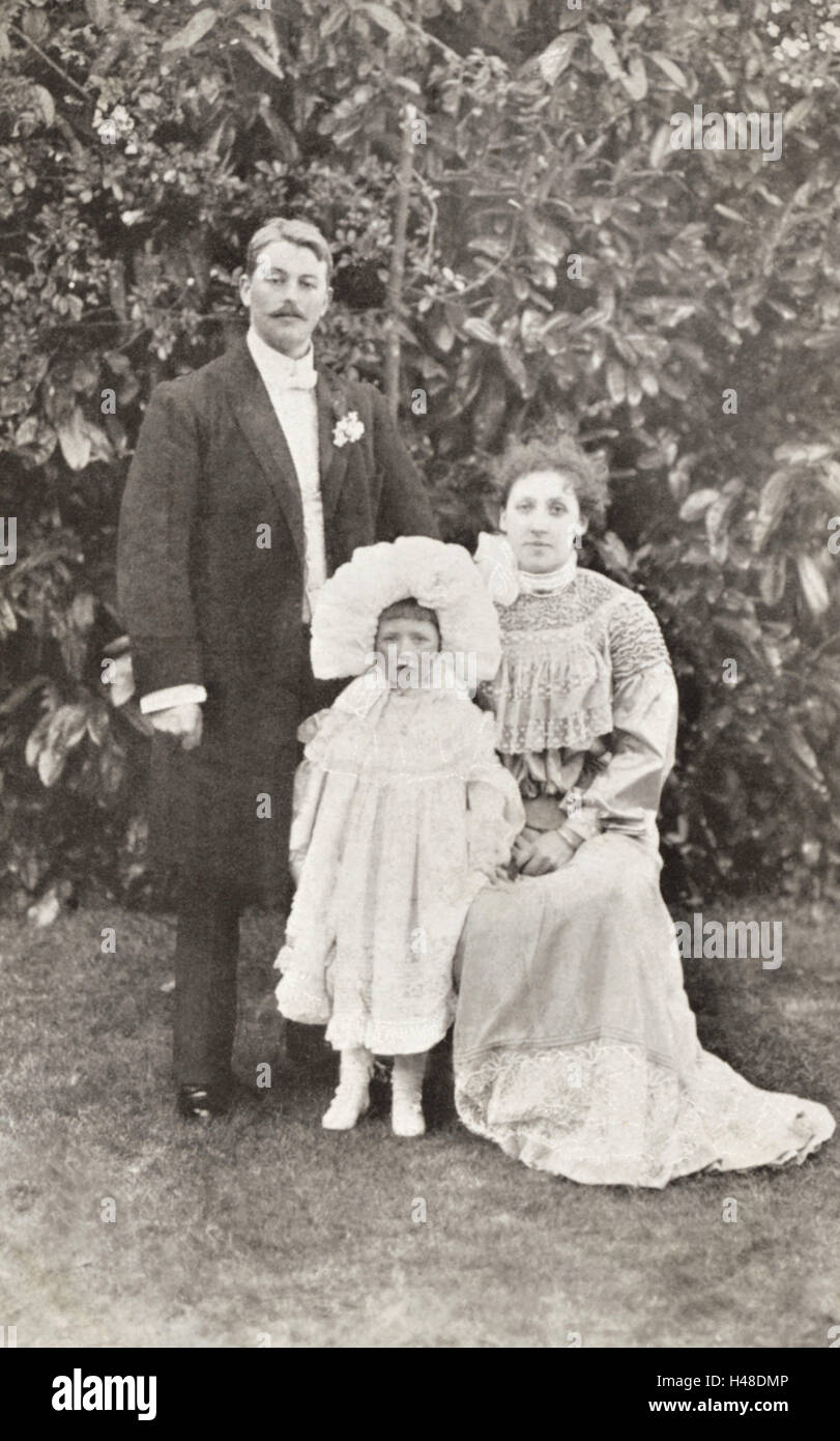 Nostalgie, Familie, Garten, Familienfoto, posieren, s/w, Postkarte, nostalgisch, Stockfoto