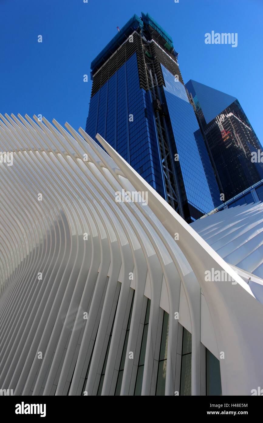 Ragen Sie zwei beginnt seine Ausdehnung in den Himmel von New York in Erinnerung an das Leben in 9/11 verloren. Stockfoto
