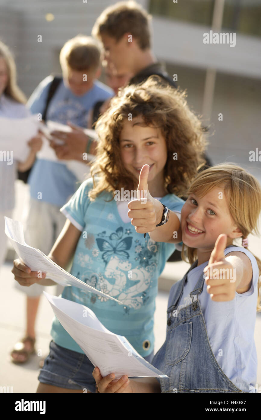 Mädchen, Schulmädchen, Berichte, lachen, Freude, Geste, Bangigkeit hoch, Stockfoto