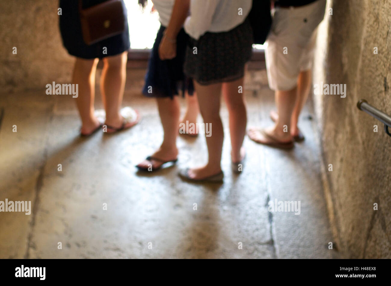 Touristen, Füße, Detail, Füße, Menschen, vier, Treppen steigen, Dogenpalast, Venedig, Italien, Flip-Flops, sightseeing, Füße, Gruppe, Reisegruppe, Tourismus, Unschärfe, Veneto, Venezia, Stockfoto