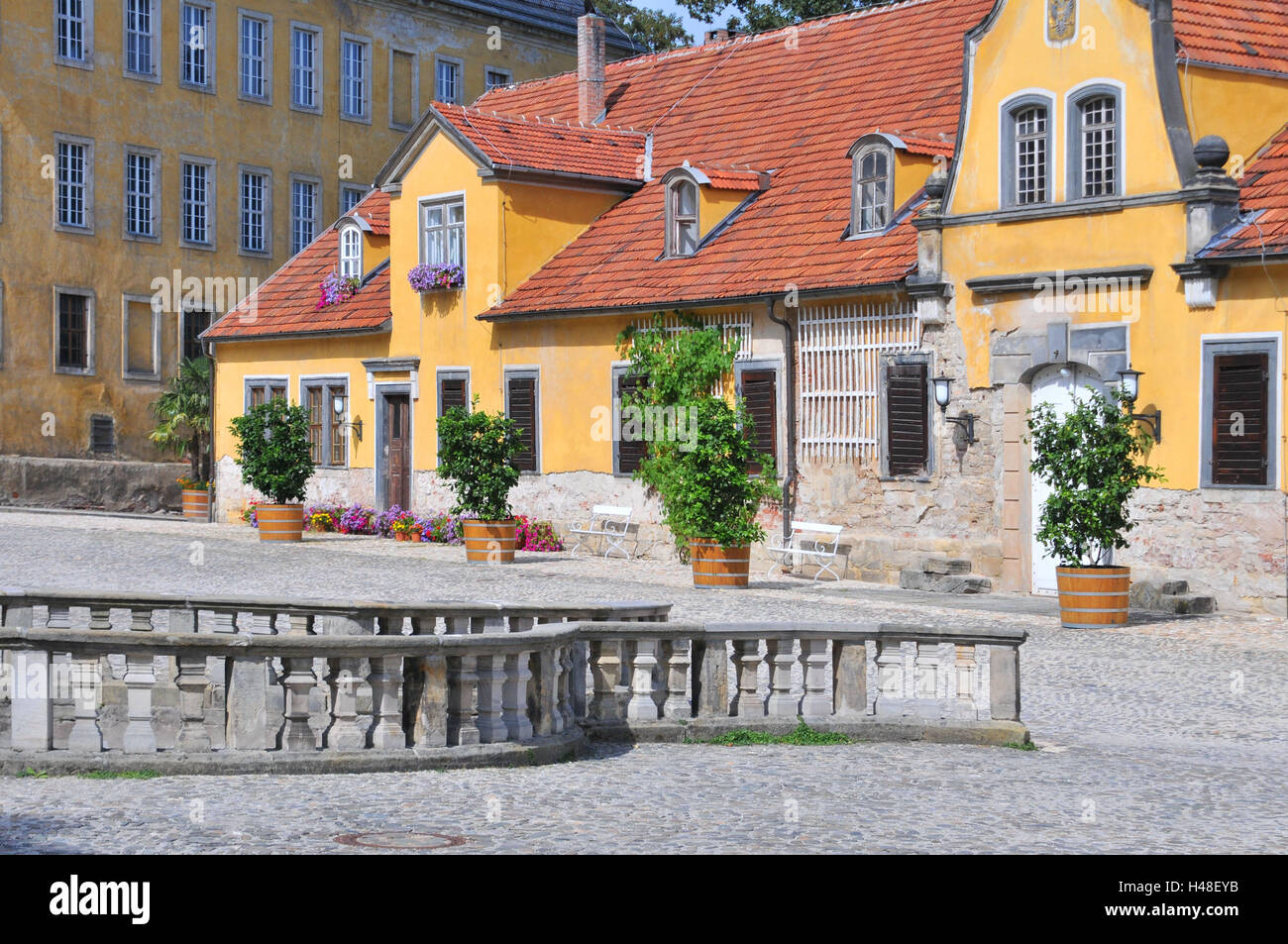 Deutschland, Thüringen, Rudolstadt (Stadt), Heidecksburg, Schloss, Freistaat Thüringen, Hof, Stall, Gebäude, Menschen, Touristen, Anblick, Tourismus, Stockfoto