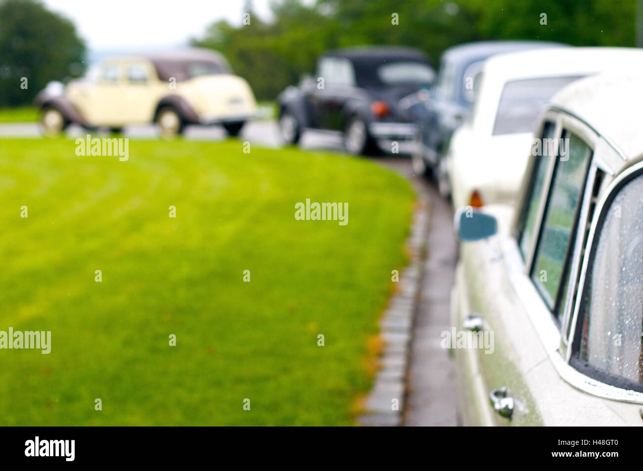 Um die Ecke geparkt Oldtimer, Stockfoto