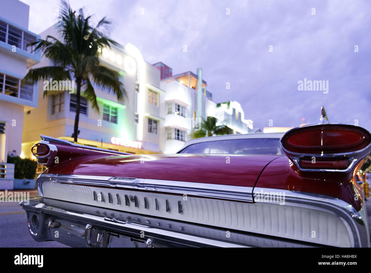 Oldsmobile Super 88, Baujahr 1958, der fünfziger Jahre, amerikanische Oldtimer, Ocean Drive, Miami South Beach, Art Deco District, Florida, USA, Stockfoto